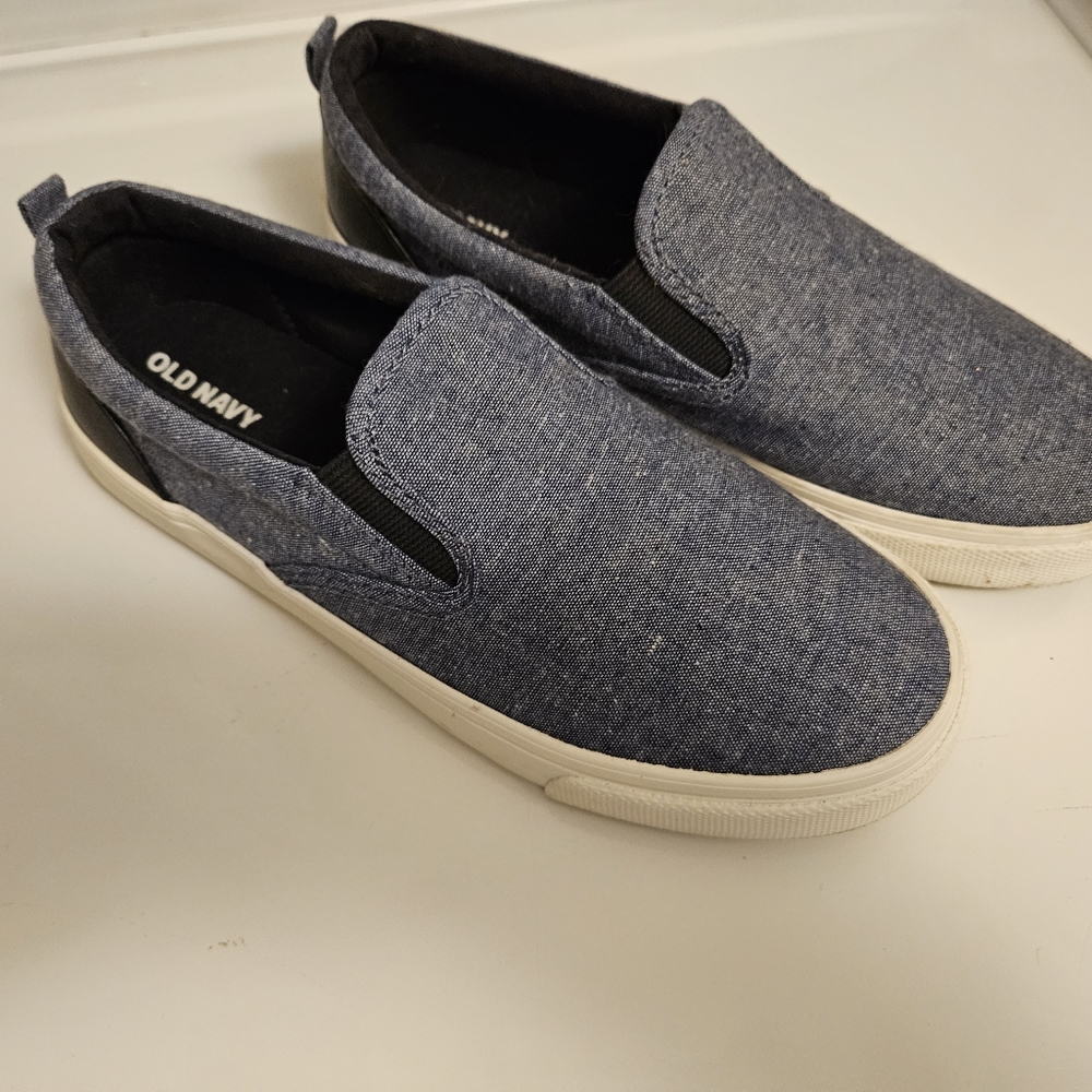 Boys slipons
